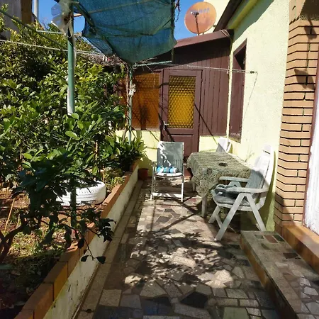 Arena Apartman *